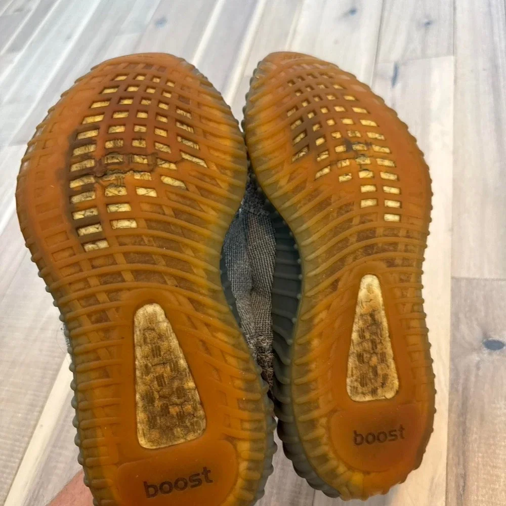 Adidas Yeezy Boost 350 V2 grey trainers. Size US 5